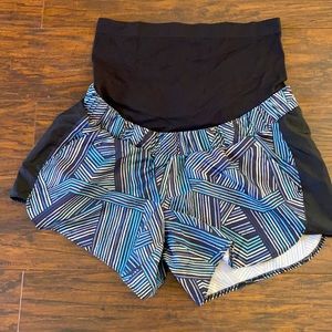 Maternity exercise shorts A:Glow